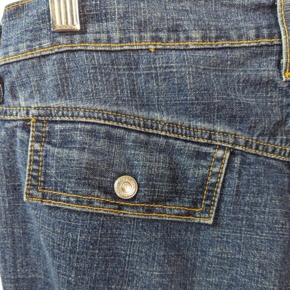 LEVIS OUTBACK Cotton Stretch Flat Front Denim Capris Medium Blue Wash Size 8 Mis - Picture 10 of 14